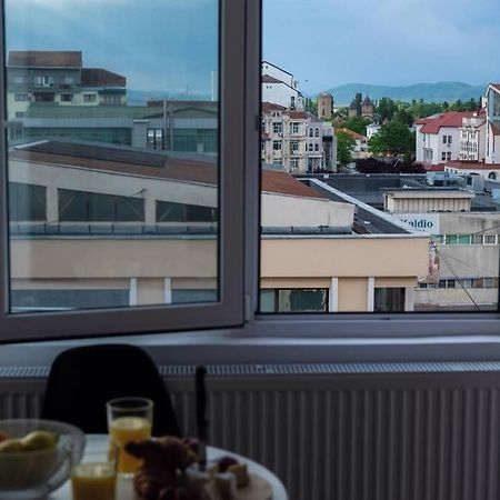 Studio With A View In City Center Targoviste Exterior foto