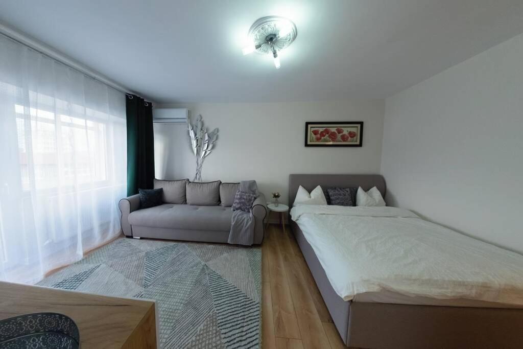 Studio With A View In City Center Targoviste Exterior foto